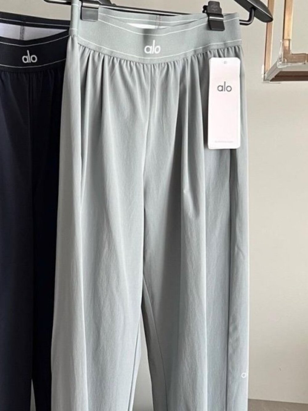 ALO Yoga Steel Grey Suit Trousers Regular Size 30-inch Inner Seam ✨ - Picture 4 of 6